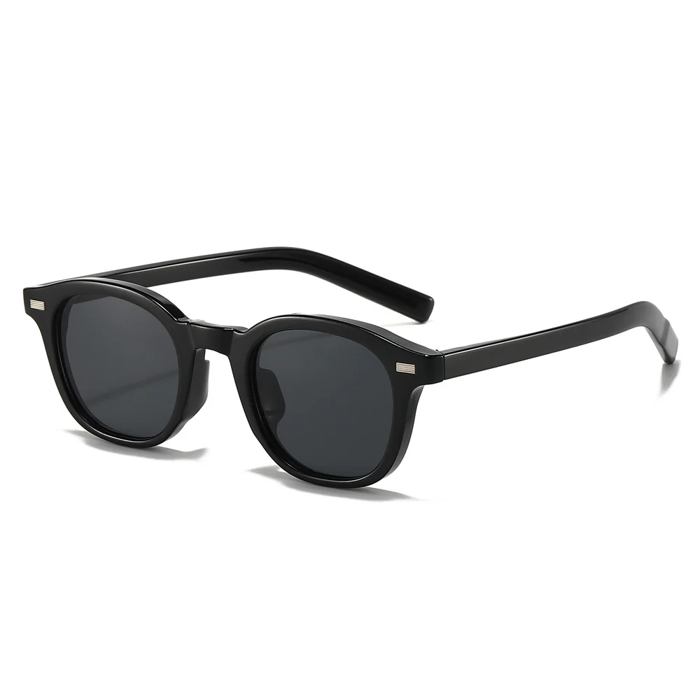 Classic Black Round Sunglasses