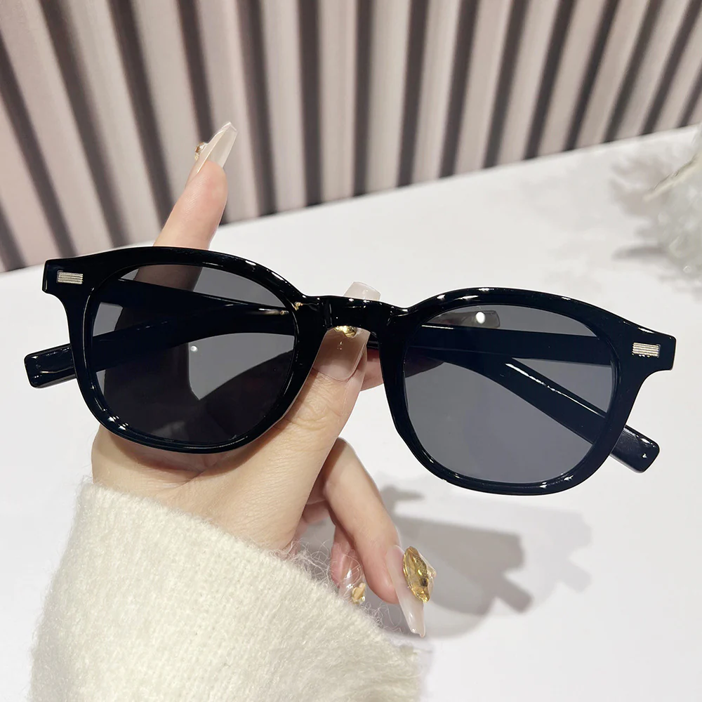 Classic Black Round Sunglasses